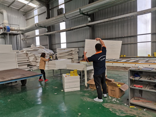 防火巖棉板擁有優(yōu)良的防潮機能